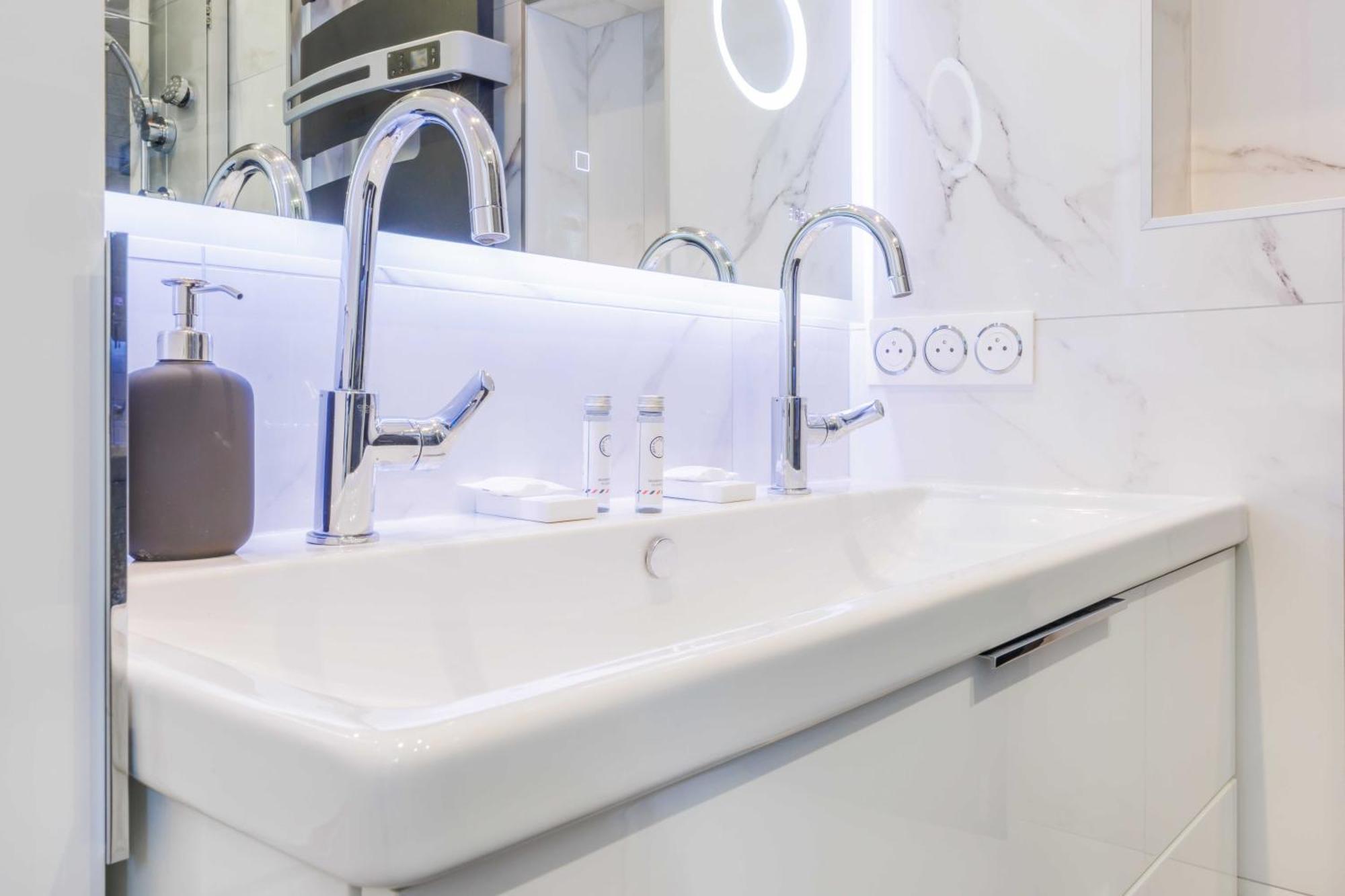 Charmant Appartement 2Br-6P - Gare De L'Est ปารีส ภายนอก รูปภาพ